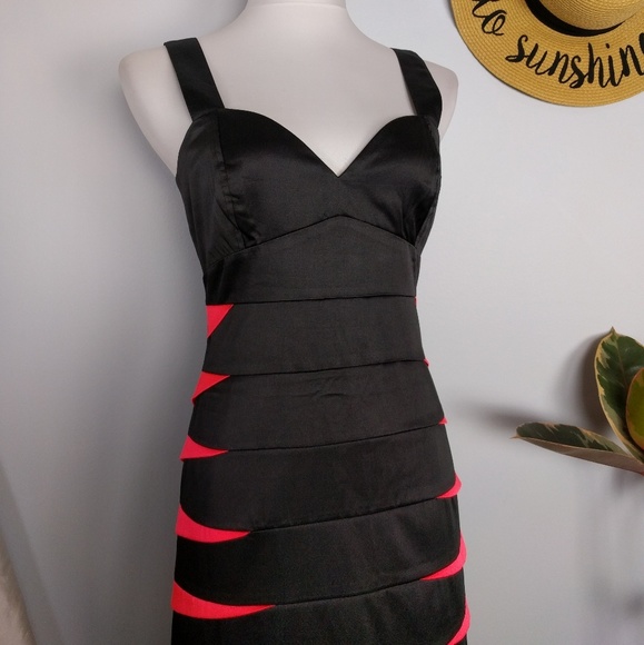 ⬇️$30 H&M Black Satin Bodycon Dress 8 New - Picture 5 of 8